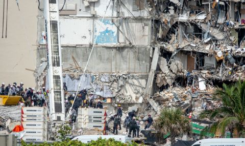 Изцяло събориха рухналата сграда във Флорида - 1