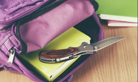 Ученик нападна с нож преподавател в Русия - 1