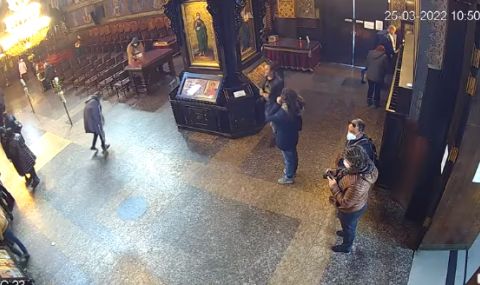 На Благовещение откраднаха кутия с дарения за Украйна  от столичния храм "Света Неделя" (ВИДЕО) - 1