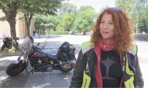 Българката Виолета Иванова - първата жена, обиколила света на мотоциклет - 1