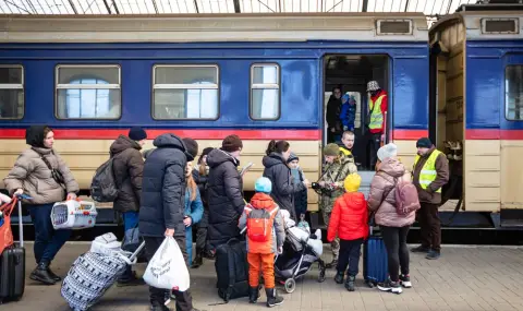 ЕС удължи срока на временната закрила за украинските бежанци до 4 март 2026 г. - 1