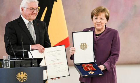 Наградиха бившия канцлер на Германия Ангела Меркел - 1
