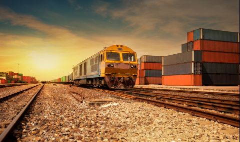 Товарен влак налетя на група мигранти, има двама загинали - 1