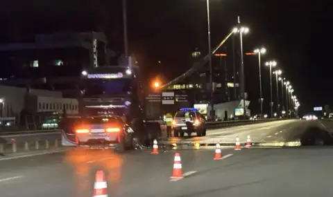 Кола и камион се удариха челно на "Цариградско шосе" - 1