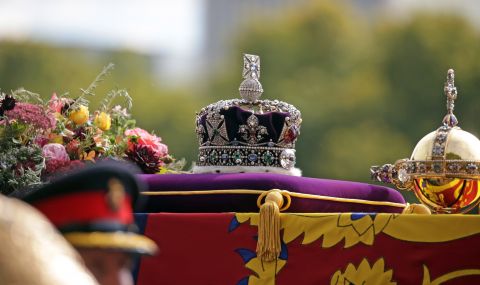Кой наруши протокола по време на погребението на кралица Елизабет II? - 1