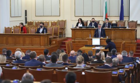 Парламентът обсъжда във вторник вота на недоверие срещу правителството - 1