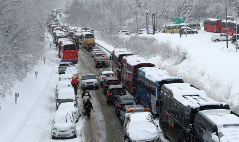 Южна Корея се бори с усложнения, предизвикани от обилни снеговалежи и минусови температури - 1