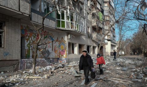 Украйна съобщи за 10 убити и 55 ранени при руски обстрел на град Херсон - 1