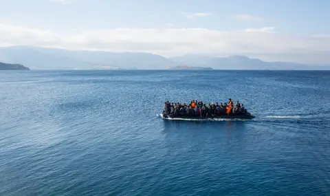 Двама мигранти са открити мъртви, 30 са спасени близо до остров Лесбос  - 1