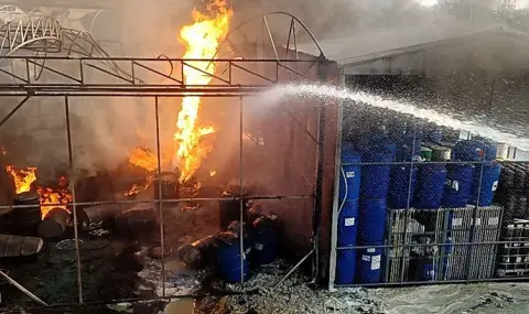 Десетки загинали и ранени при взрив в индонезийски завод - 1