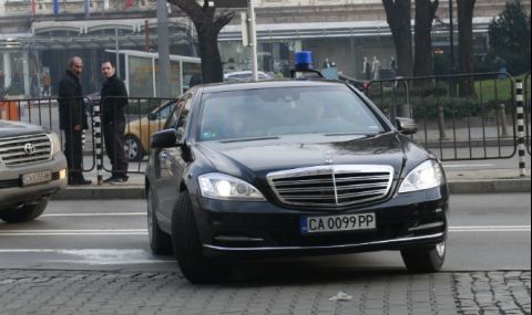 Лек инцидент с кола на НСО в София - 1