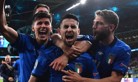 UEFA EURO 2020: Италианските национали пяха за контузения си съотборник Леонардо Спинацола - 1