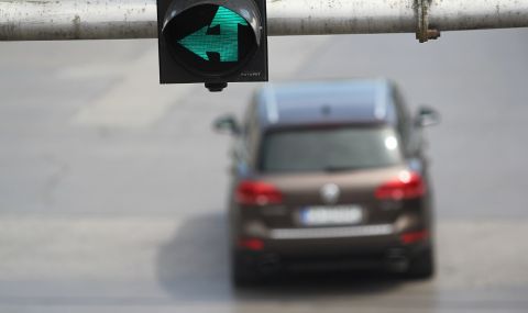 Неправителствени организации искат премахване на зелената мигаща светлина - 1