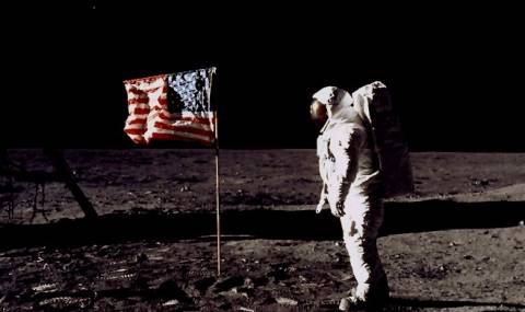 Американските знамена на Луната се разпадат - 1