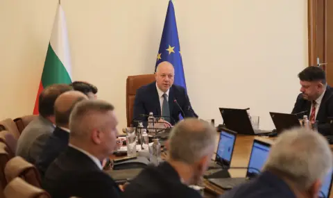 Желязков: Утре внасяме доклад в НС за усвояването на средства за закупуване на летателна техника за гасене на пожари - 1