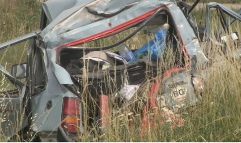 Жертва след тежка катастрофа между кола и ТИР на пътя Русе - Бяла - 1