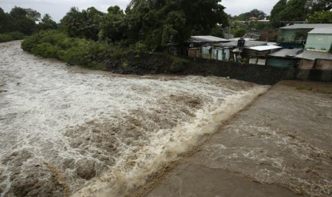 Най-малко 28 души загинаха от урагана Джулия в Централна Америка - 1