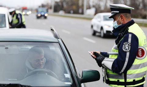 Акция на „Пътна полиция“ за предпазни колани и каски - 1