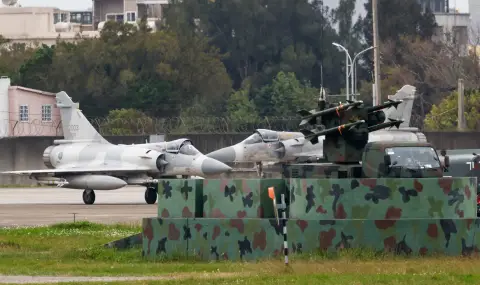 Китай разполага стари изтребители-дронове край Тайван - 1