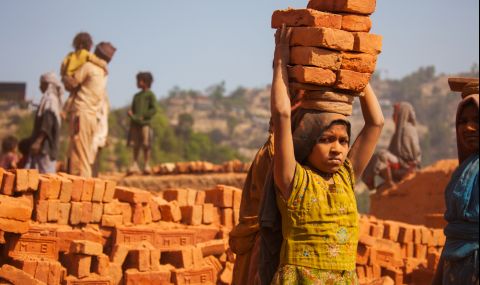 ООН: Повече от 160 милиона деца в света работят - 1