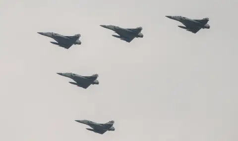 Над Тайванския проток са засечени 15 китайски военни самолета, обяви Министерството на отбраната