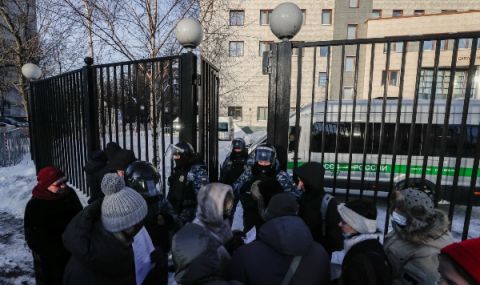 Руската полиция прекрати форум на опозицията - 1