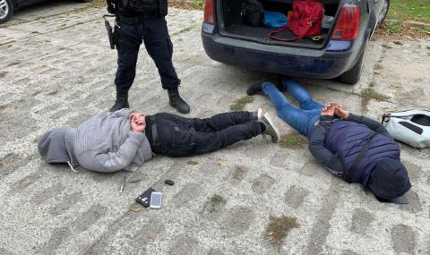 В Бургас арестуваха четирима местни с "дебели досиета" - 1