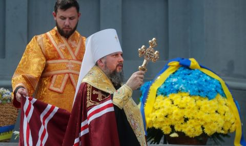 Главата на украинската православна църква моли вярващите да се откажат от нощните великденски служби - 1