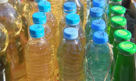 Митничари иззеха близо 300 литра ракия от частен имот в Русенско - 1