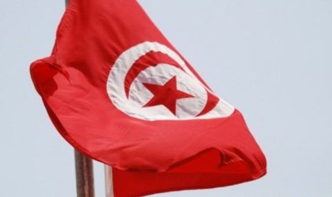 Четирима убити при атака край синагога в Тунис - 1