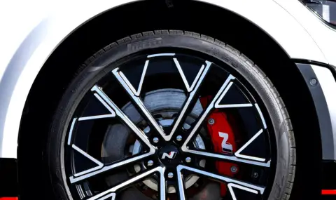 Replacing rear brakes on an electric Hyundai is becoming an extremely expensive operation  - 1