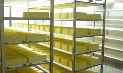 Вода и сухо мляко в евтиния кашкавал - 1