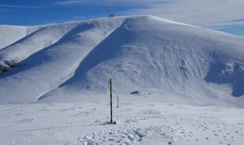 Априлски сняг от над 3 метра счупи рекорда на връх Ботев