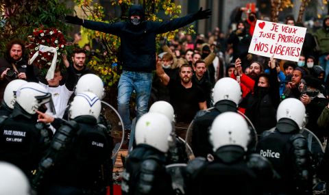 Сблъсъци между противници на локдауна и полицията в Брюксел - 1