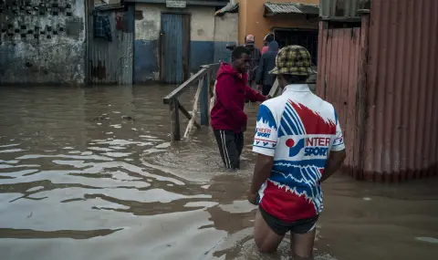 Циклонът Гезани удари Мадагаскар и причини девет жертви в Тоамасина - 1