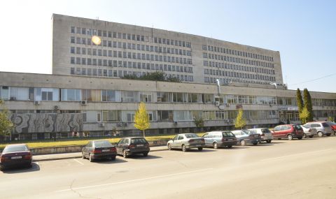 Болницата в Свищов спря да приема пациенти - 1