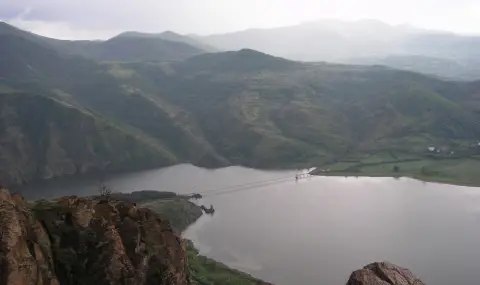 Спасяват бедстващи овце в 300-метрова бездна край Кърджали - 1