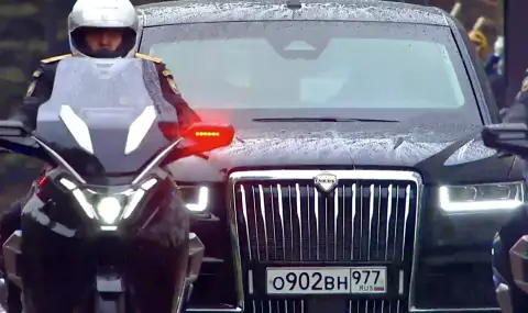 See the Russian Aurus Merlon motorcycles that escorted Putin's updated limousine - 1