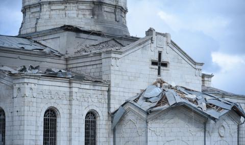 Арменска катедрала е силно повредена при сблъсъците - 1