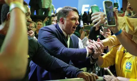 Флавио Болсонаро вече е кандидат за президент на Бразилия