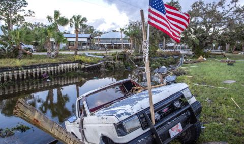 Байдън видя опустошенията във Флорида, нанесени от бурята "Идалия" - 1