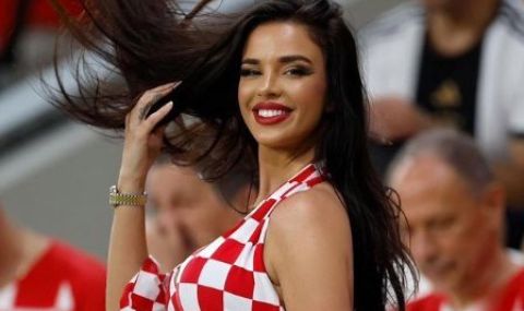 Хърватската красавица от Катар напомни за изящните си извивки - 1