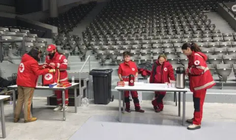 Спортната зала в Русе е подготвена да посрещне евакуирани жители - 1