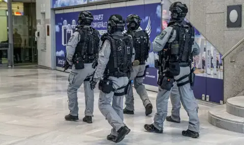 Attack in front of a Bank of America branch was foiled in Paris  - 1