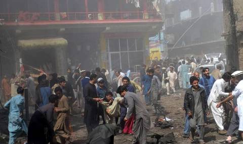 Бомбен терор край джамия в Пакистан - 1