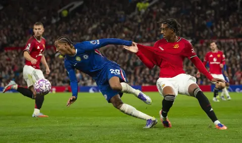 Manchester United beat Chelsea in the rain at Old Trafford  - 1