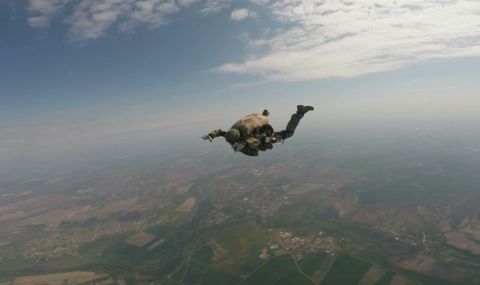 МВР пусна поръчка за парашутни скокове на жандармерията и баретите - 1