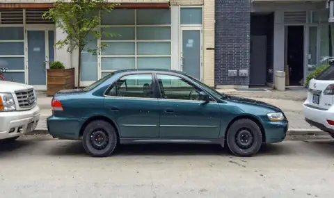 Три прости стъпки за перфектно успоредно паркиране - 1