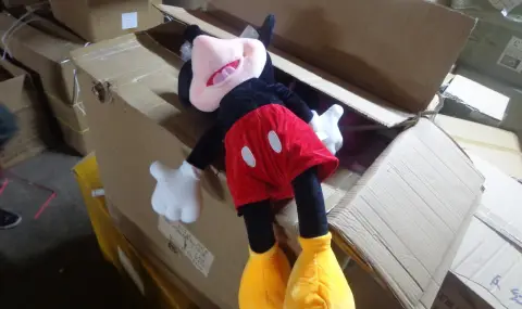 От търговски склад в София бяха иззети над 2600 детски играчки (СНИМКИ) - 1