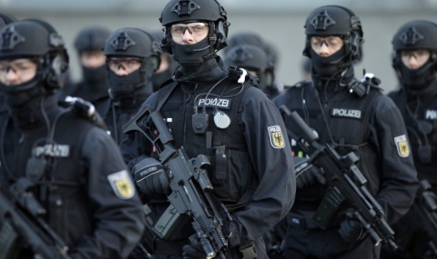 Трима заподозрени терористи, арестувани в Германия - 1